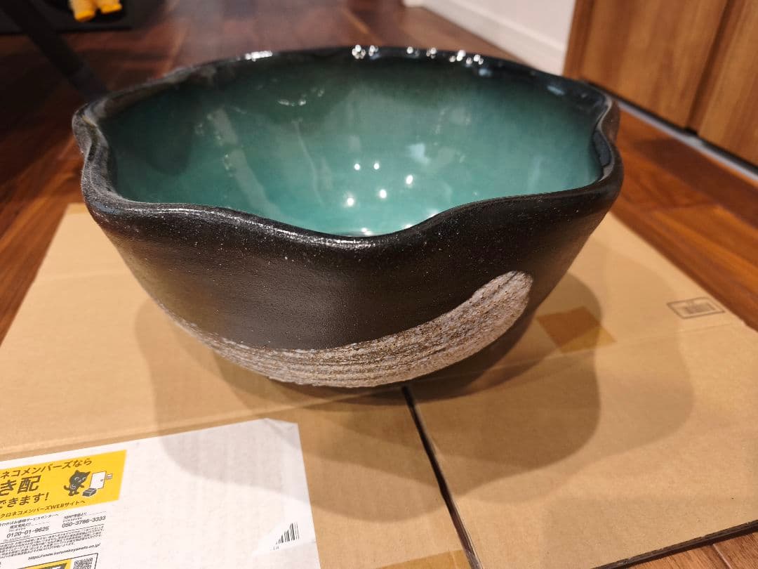 信楽焼　黒刷毛目ブルー釉水鉢　メダカ