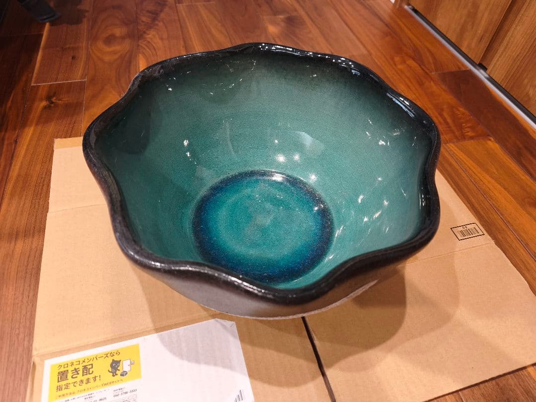 信楽焼　黒刷毛目ブルー釉水鉢　メダカ