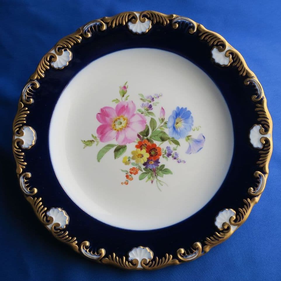 シンプルで洗練されたマイセンのコバルトブルー皿（21.5cm）