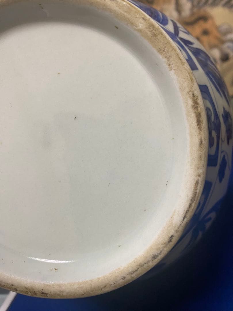 清末期 青白陶器花瓶 魚と花の装飾付き