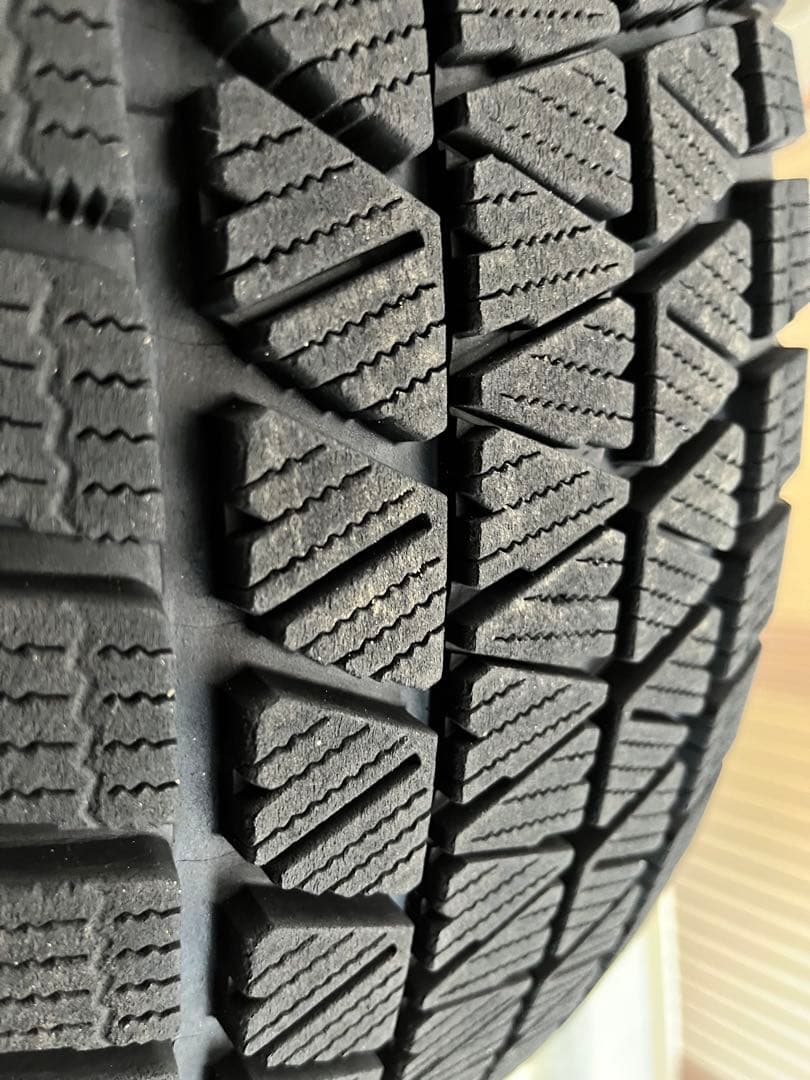 ブリヂストン BLIZZAK DM-V3 235/50R20 4本セット