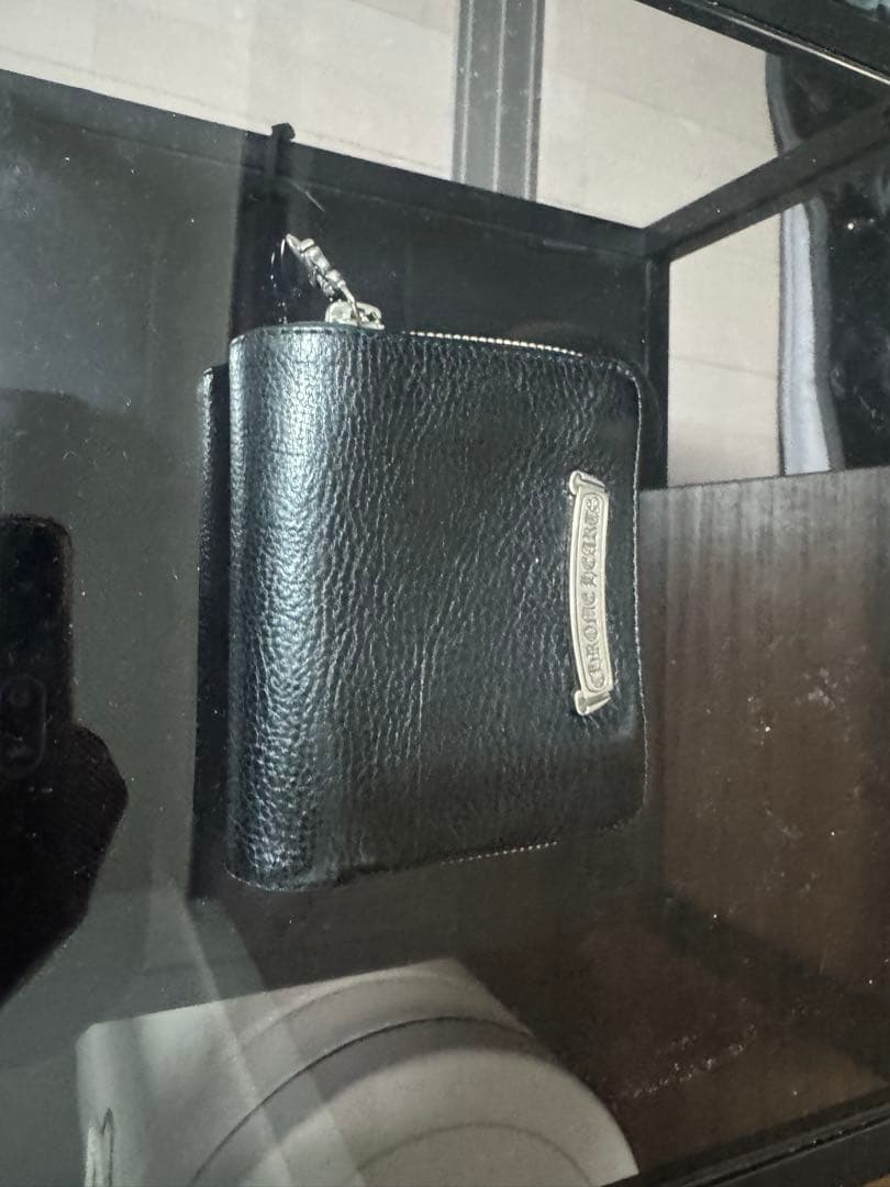 黒レザー二つ折り財布 ジッパー付き