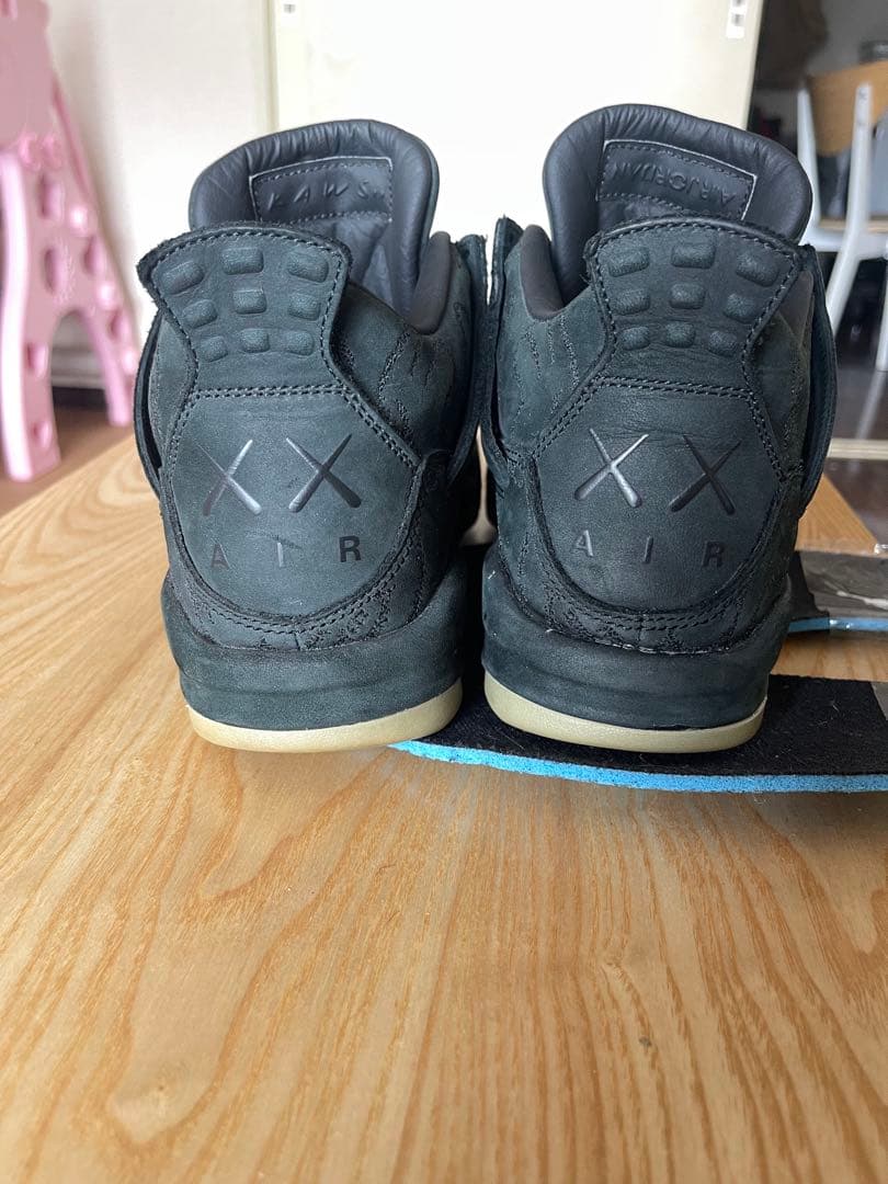 靴 JODAN4 retro x KAWS AIR