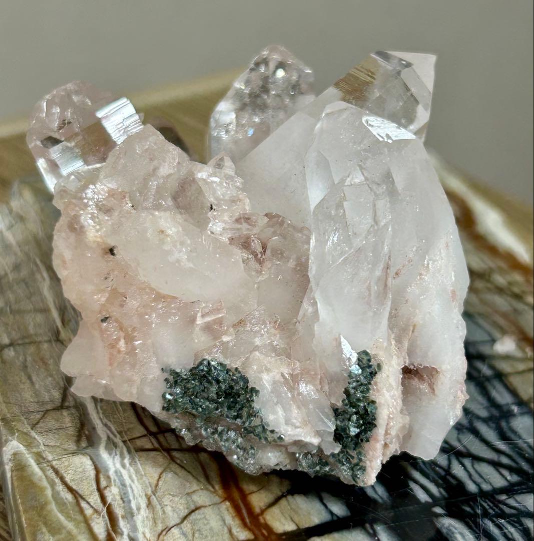 ご縁感謝SALEピンクレムリアン　クラスター　虹あり　キラキラ　天然石