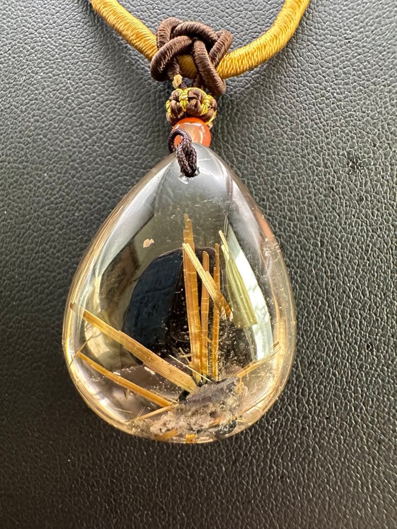 ルチルクォーツの雫型ペンダント