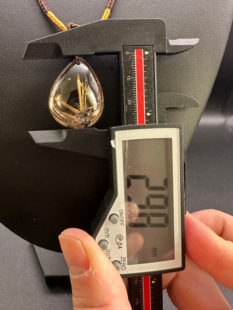 ルチルクォーツの雫型ペンダント