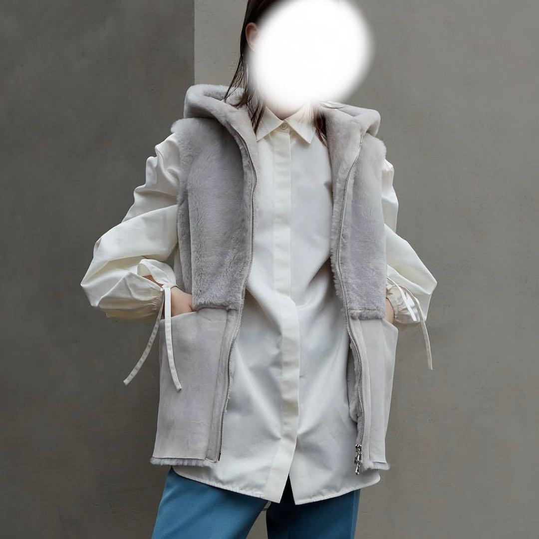 EMMETI AULLAアウラ　リアルムートン ダウン ベスト フードベージュ系