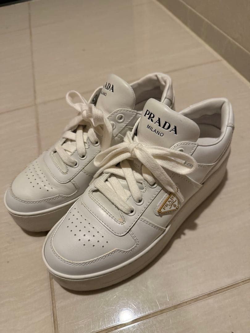 37サイズ　PRADA ホワイト スニーカー 厚底