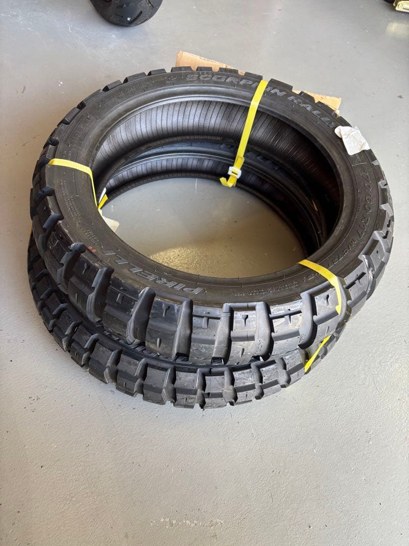 ピレリ　スコーピオンラリー170/60R17 120/70R19 R1250GS