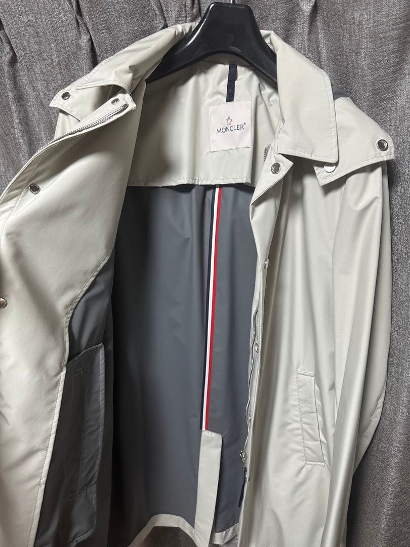 MONCLER ホワイト ステンカラーコート