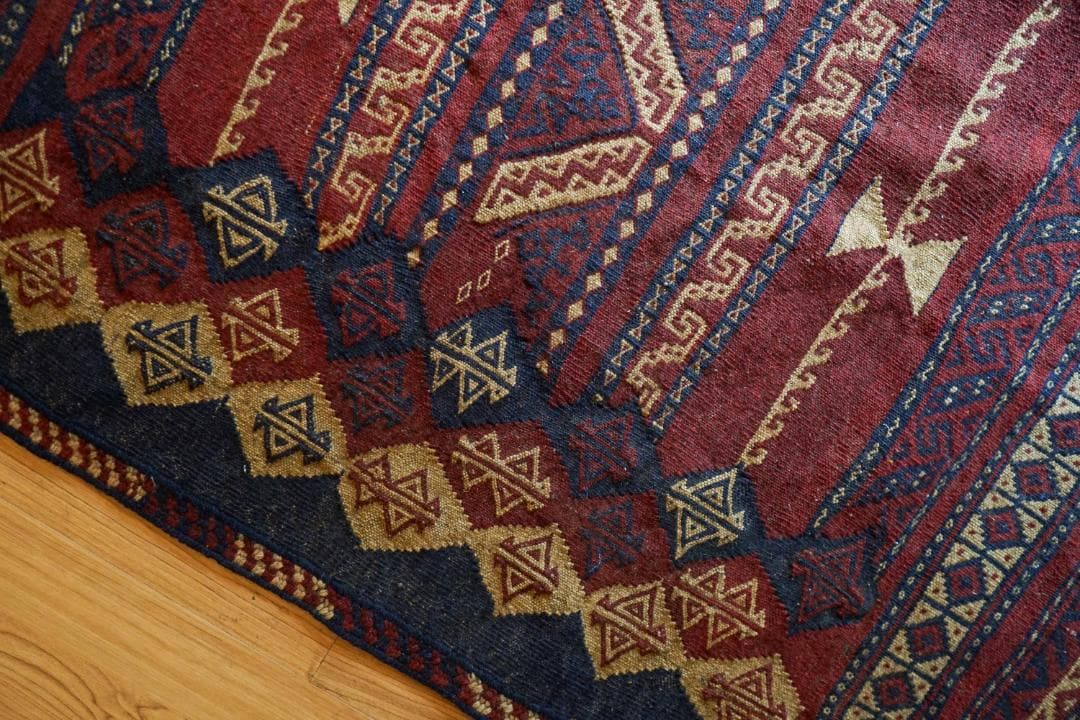 ペルシア オールド キリム 手織り絨毯 ヴィンテージラグ 137×133