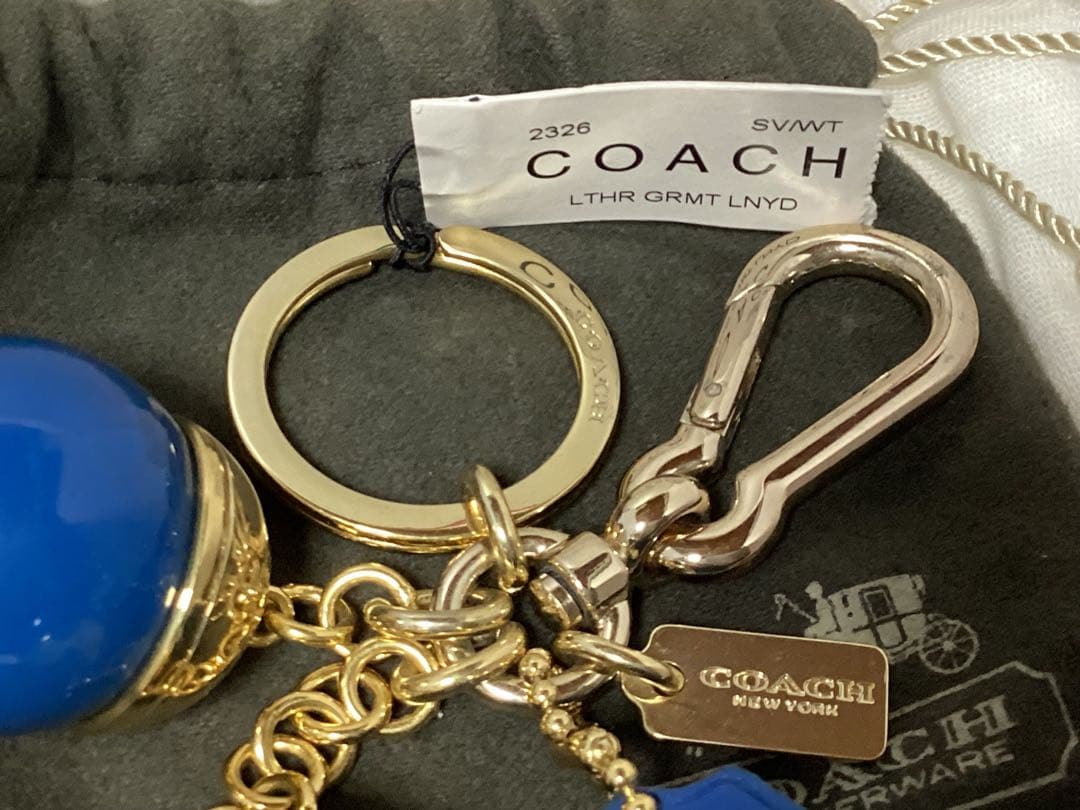 未使用美品タグ付きコーチCOACH 青色球体デザインキーホルダー本物