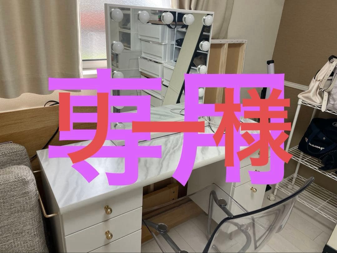 LED照明付きホワイトドレッサー