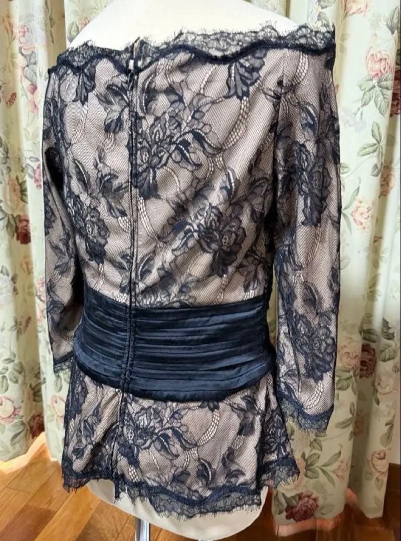 Tadashi shoji オフショルダーレーストップス J024