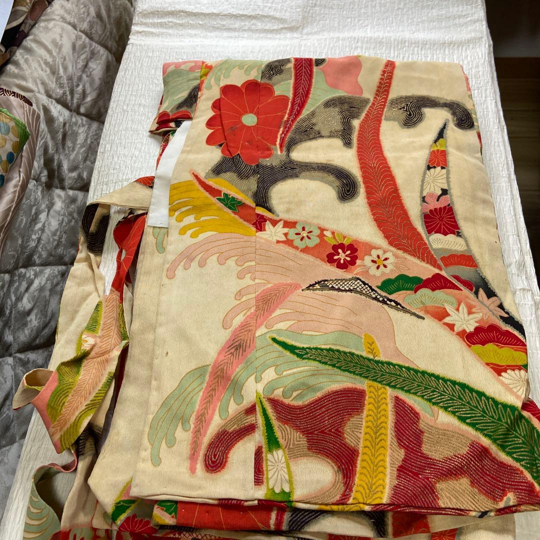3歳祝い着 花柄の伝統的な着物 七五三用K110