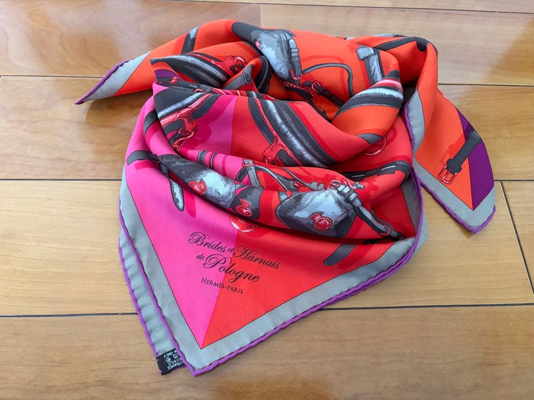 箱有 HERMES エルメス カレ70 馬具モチーフ シルクスカーフ ピンク紫