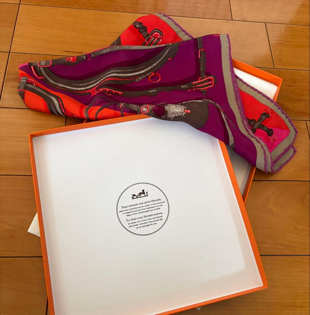 箱有 HERMES エルメス カレ70 馬具モチーフ シルクスカーフ ピンク紫