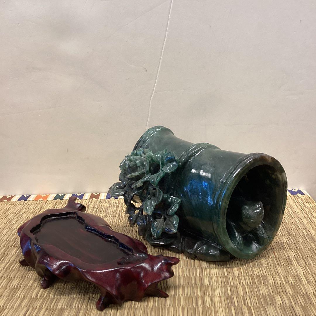 翡翠 バラ彫刻 置物 木製台座付き［あずま］