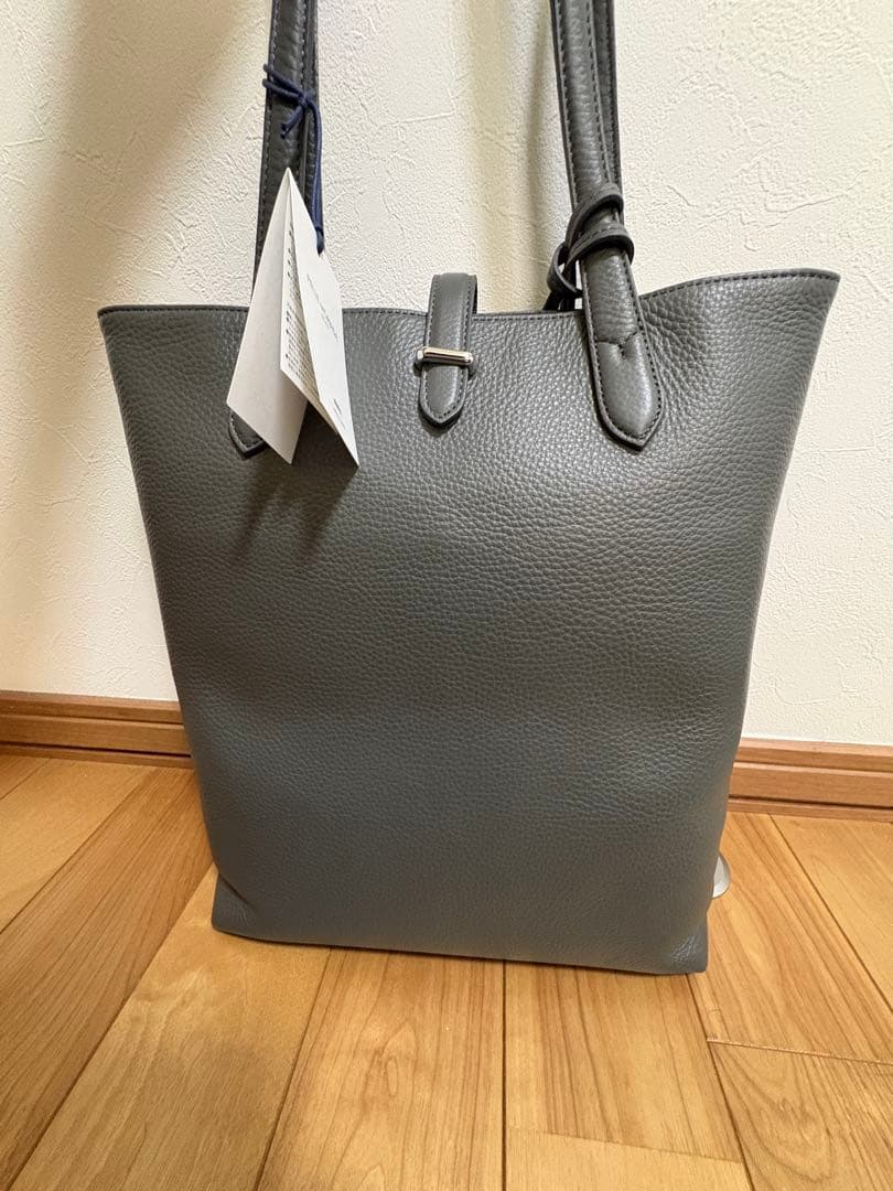 ペッレモルビダ チャコールグレー スリムレザートートバッグ 未使用 MB069