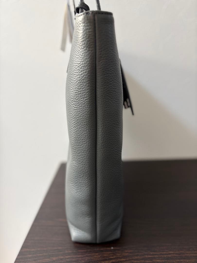 ペッレモルビダ チャコールグレー スリムレザートートバッグ 未使用 MB069
