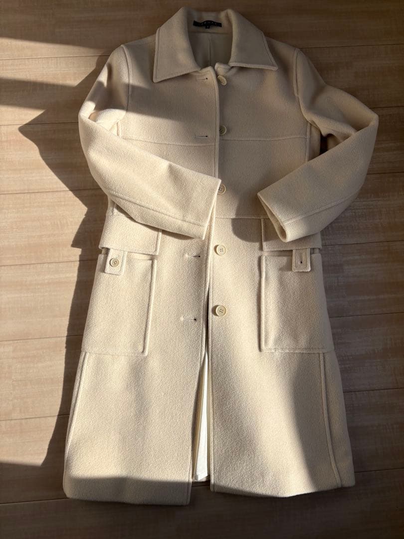 セオリー　オフホワイトのコート