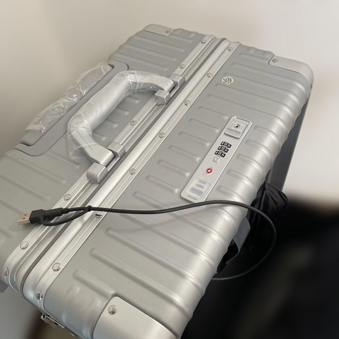 リベティLibeteeキャリーケースMサイズ　新品未使用　カバー&ネームタグ付
