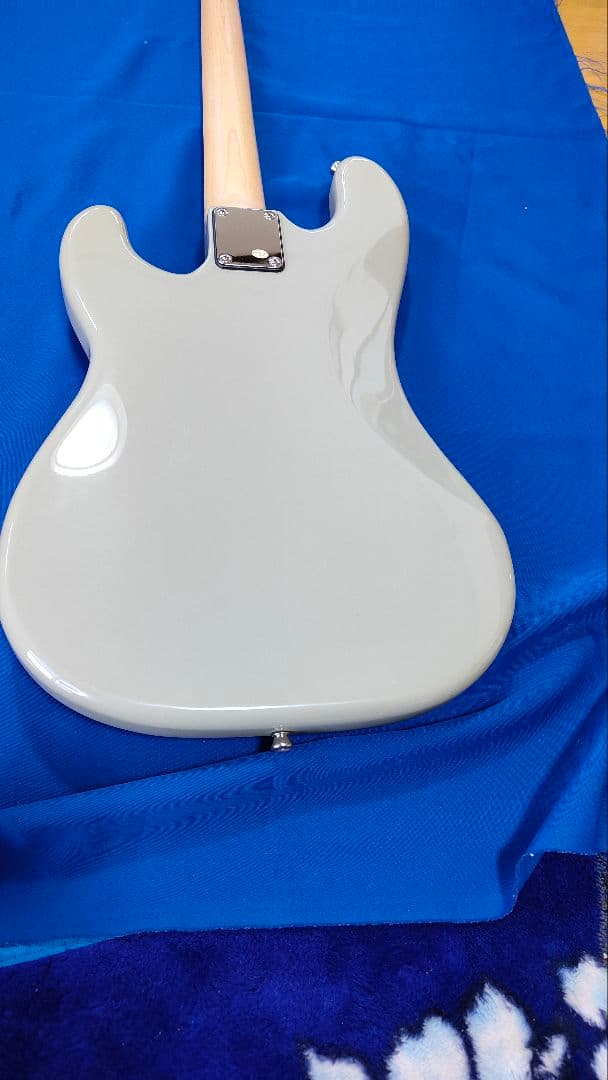 プレイテックグレー エレキベース アルダー材