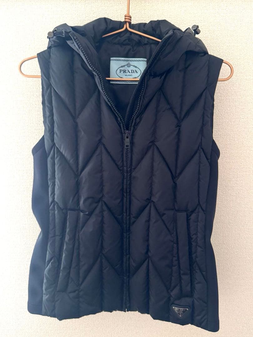 プラダ　ダウンベスト