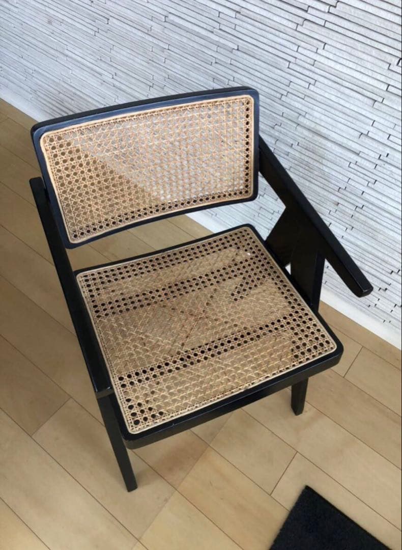 カッシーナ　リプロダクト　モダンアームチェア ラタン・黒