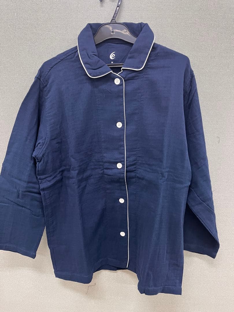 新品　リライブ　ネイビー ボタン付きパジャマ　サイズM 正規品