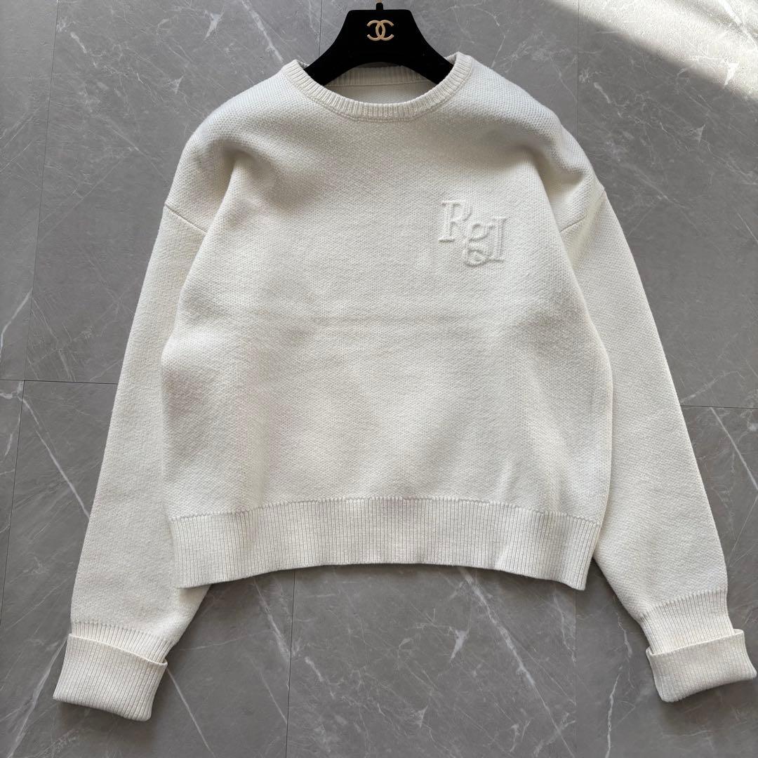 regleam ホワイト エンボスロゴニット