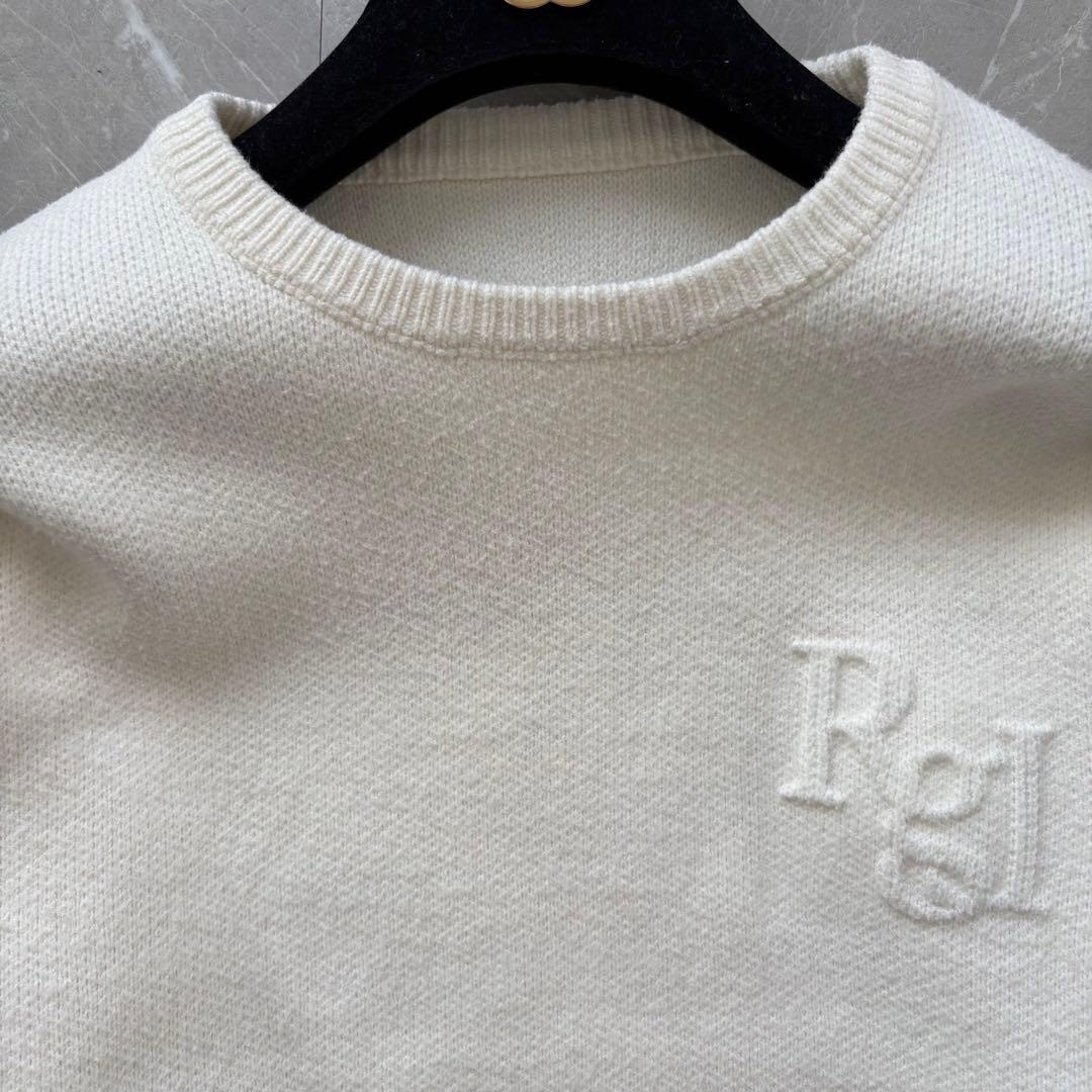 regleam ホワイト エンボスロゴニット