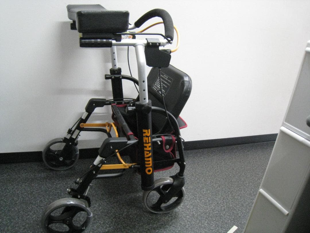 【送料無料】前腕支持型歩行車 REHAMO(リハモ) ナブテスコ ②