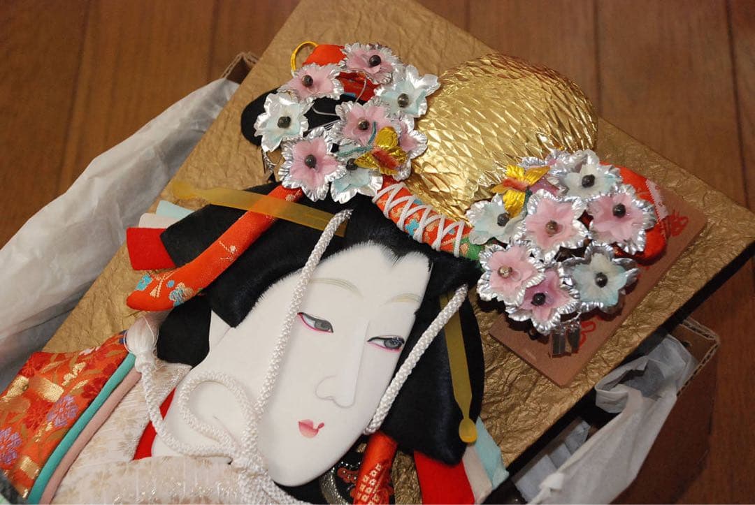 極上帯地正絹小町 押絵 /20号 手作り 押絵羽子板飾り「道成寺 正風作」 展示