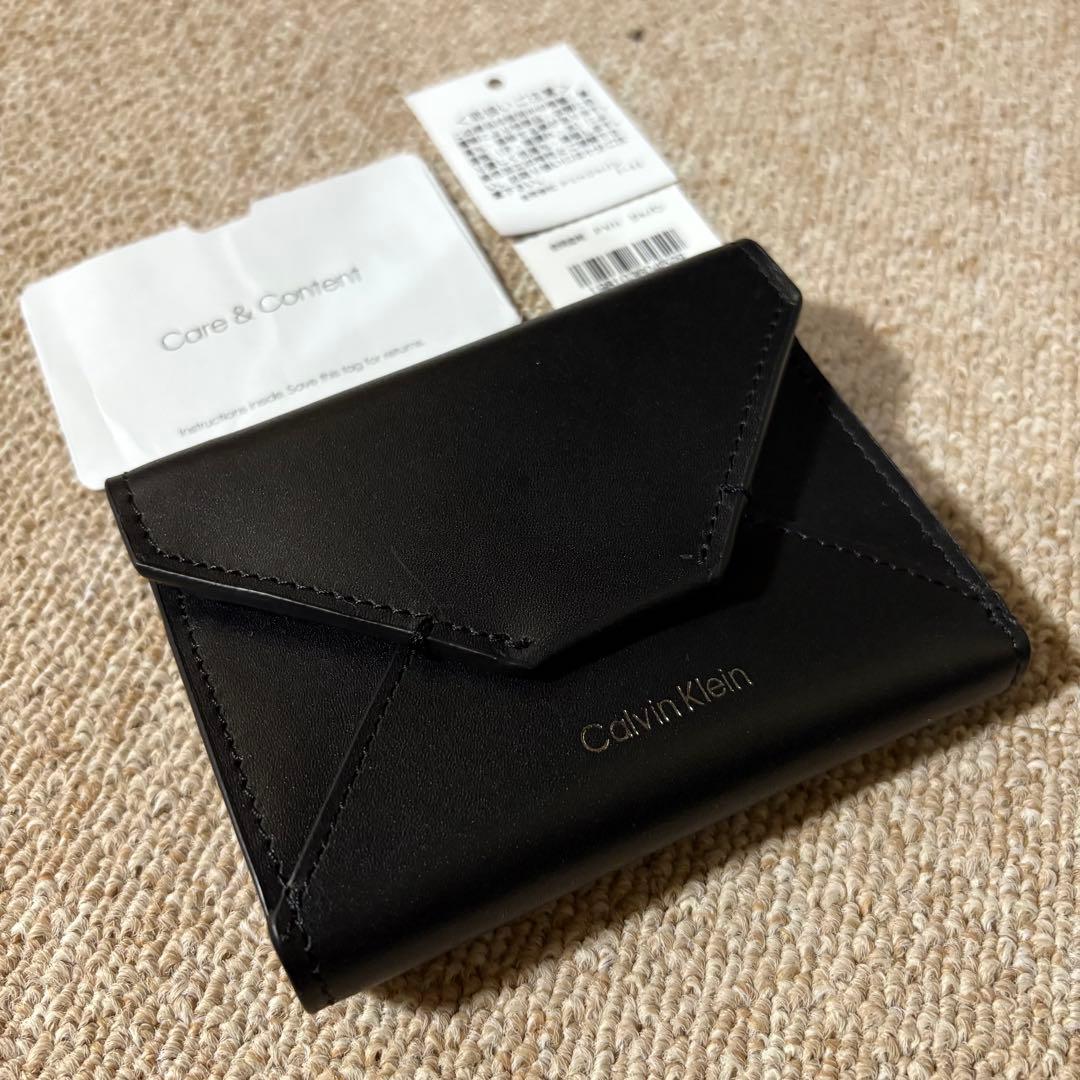 【新品】  レザーエンボス エンベロープ ウォレット