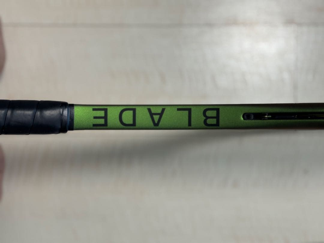 Wilson Blade V8 100L 285g テニスラケット