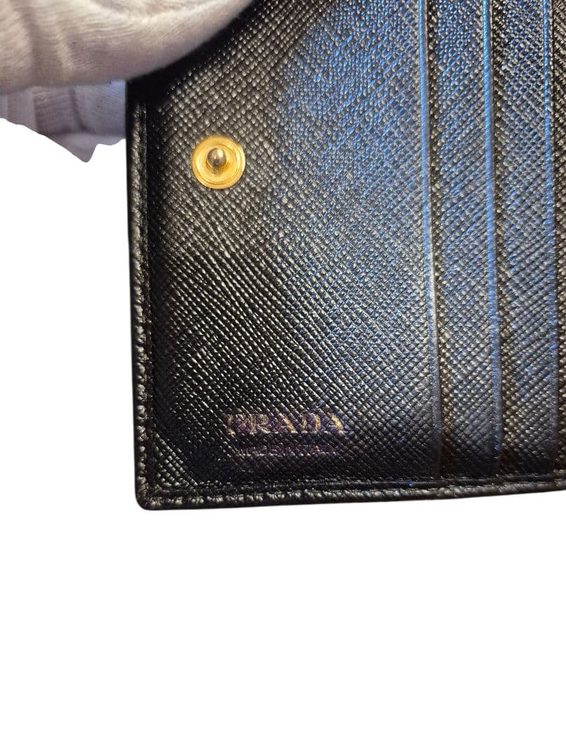 ＰＲＡＤＡ　プラダ　サフィアーノ　二つ折り財布　ブラック革 o