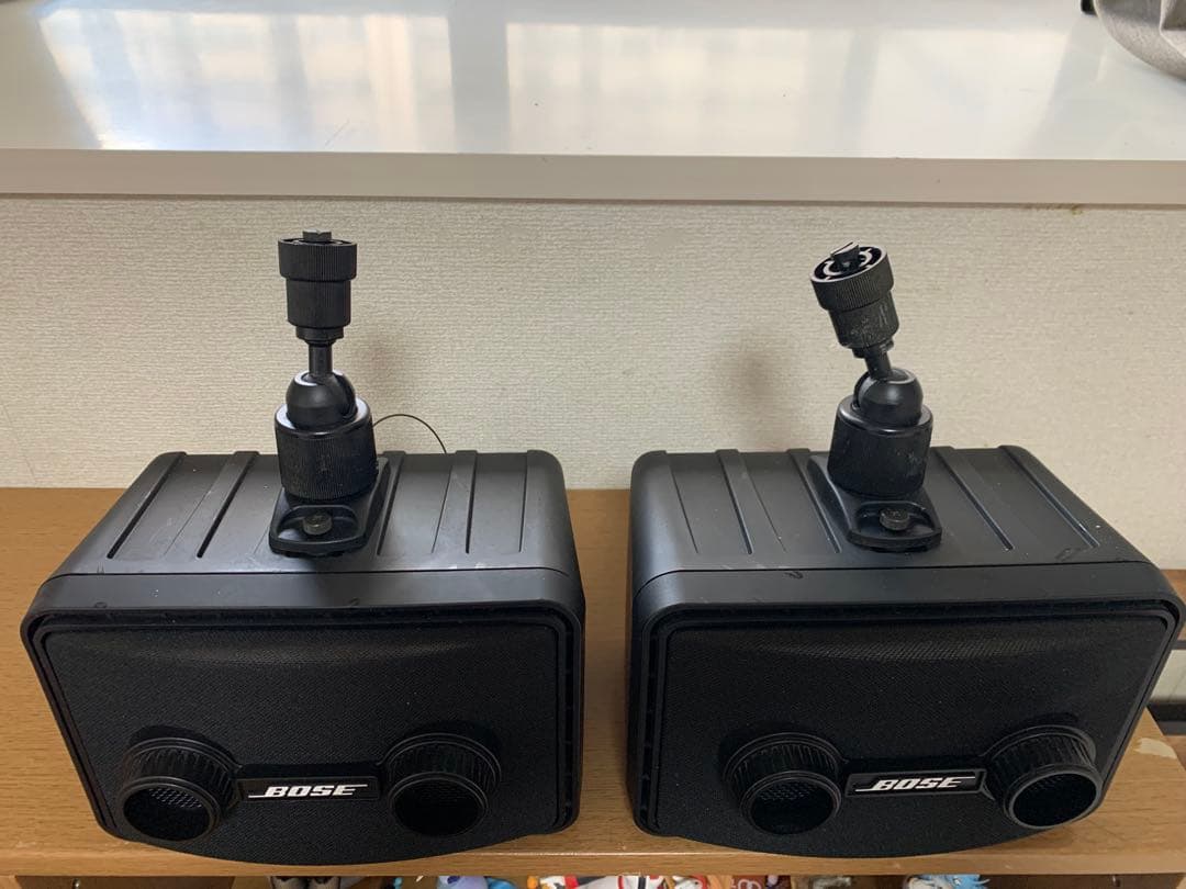 BOSE 101MMG スピーカー 取り付け用ブラケットとコード付。