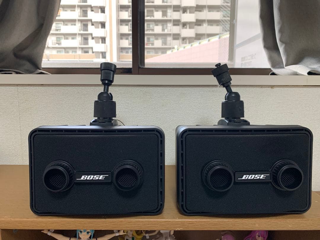 BOSE 101MMG スピーカー 取り付け用ブラケットとコード付。
