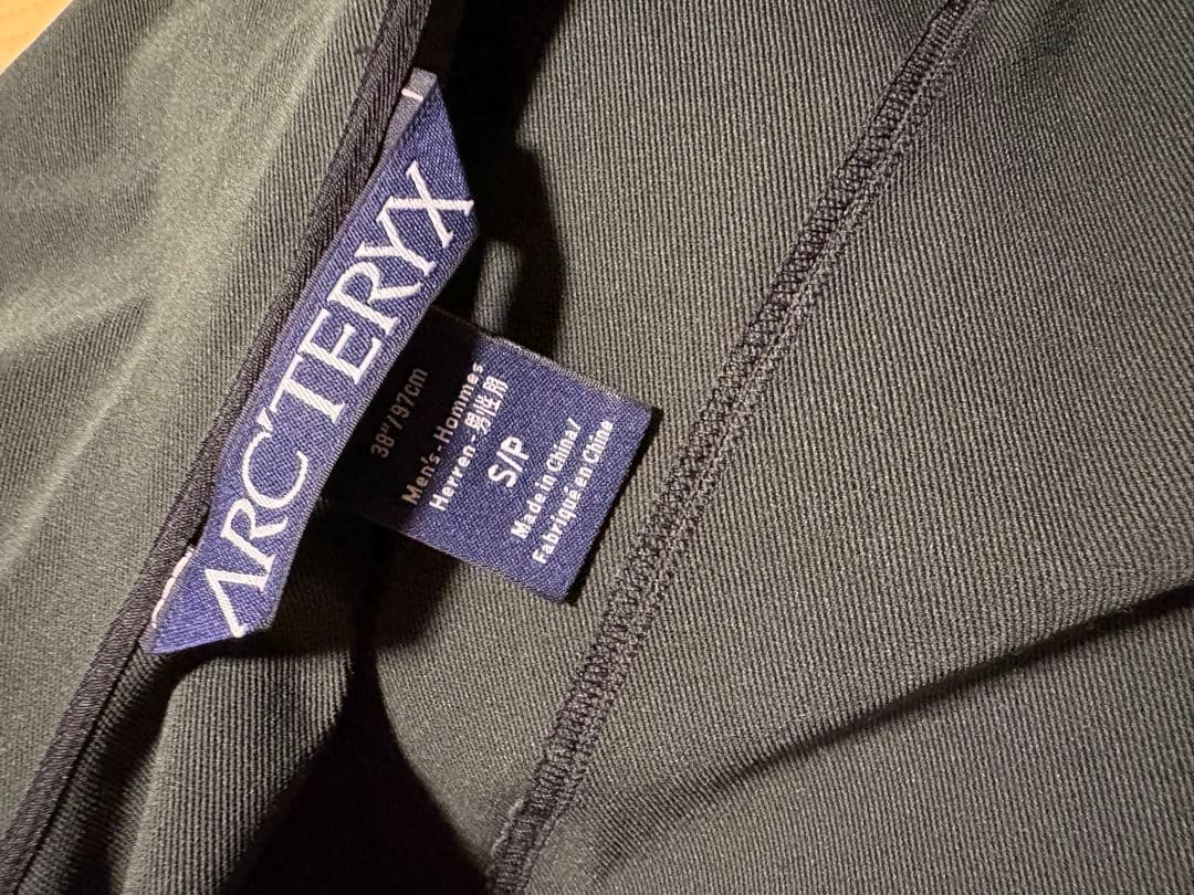 ARC'TERYX フード付きマウンテンパーカー ダークブルー