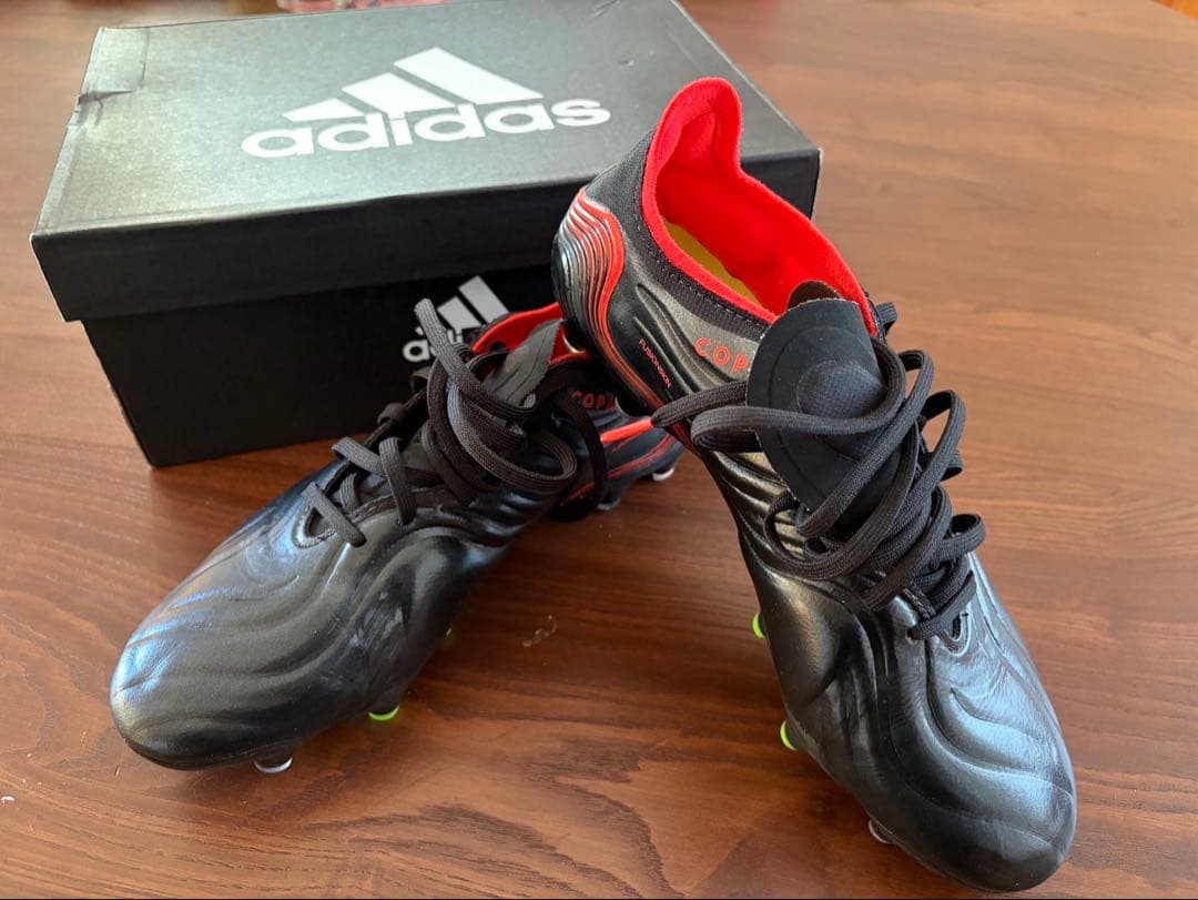 adidas サッカーシューズ ブラック/レッド