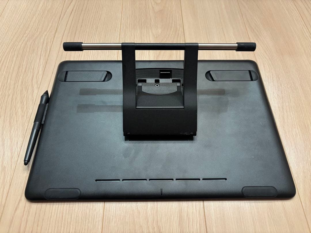 Wacom Cintiq 16 DTK-1660 スタンド・ペン付き　箱無し