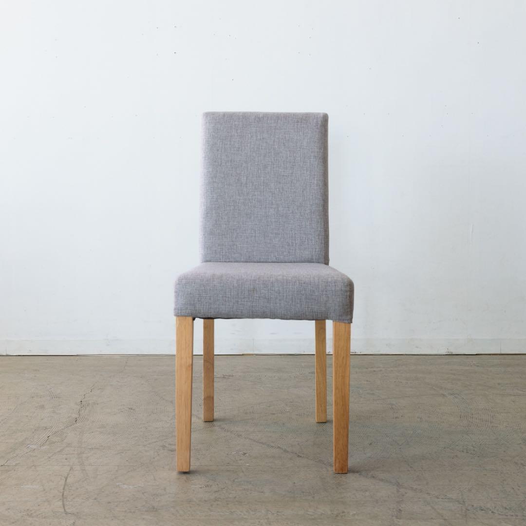 グレーのファブリックダイニングチェア