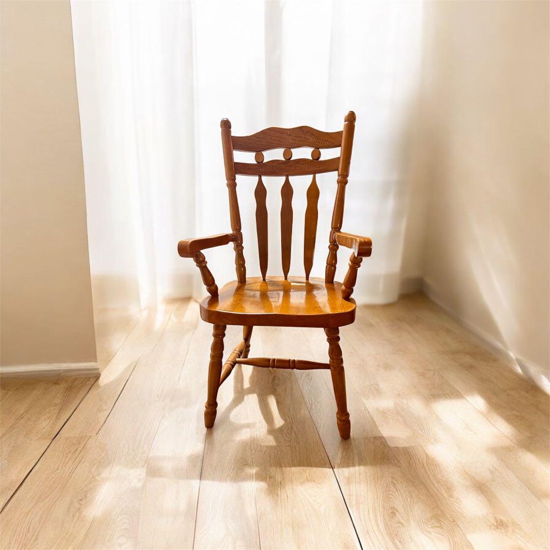 木製アームチェア 肘掛け付き アンティーク調 レトロ椅子