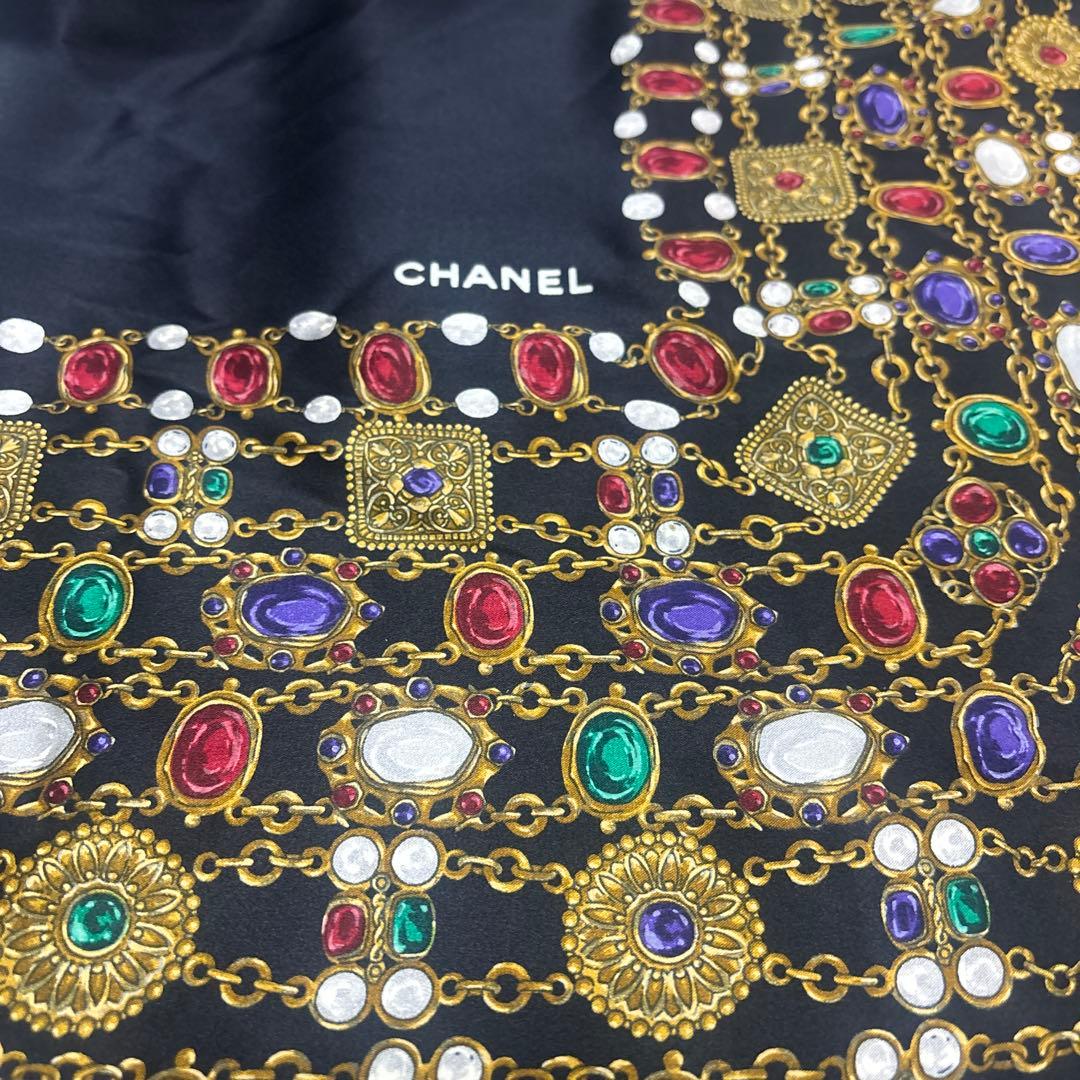 CHANEL シルクスカーフ 宝石モチーフ