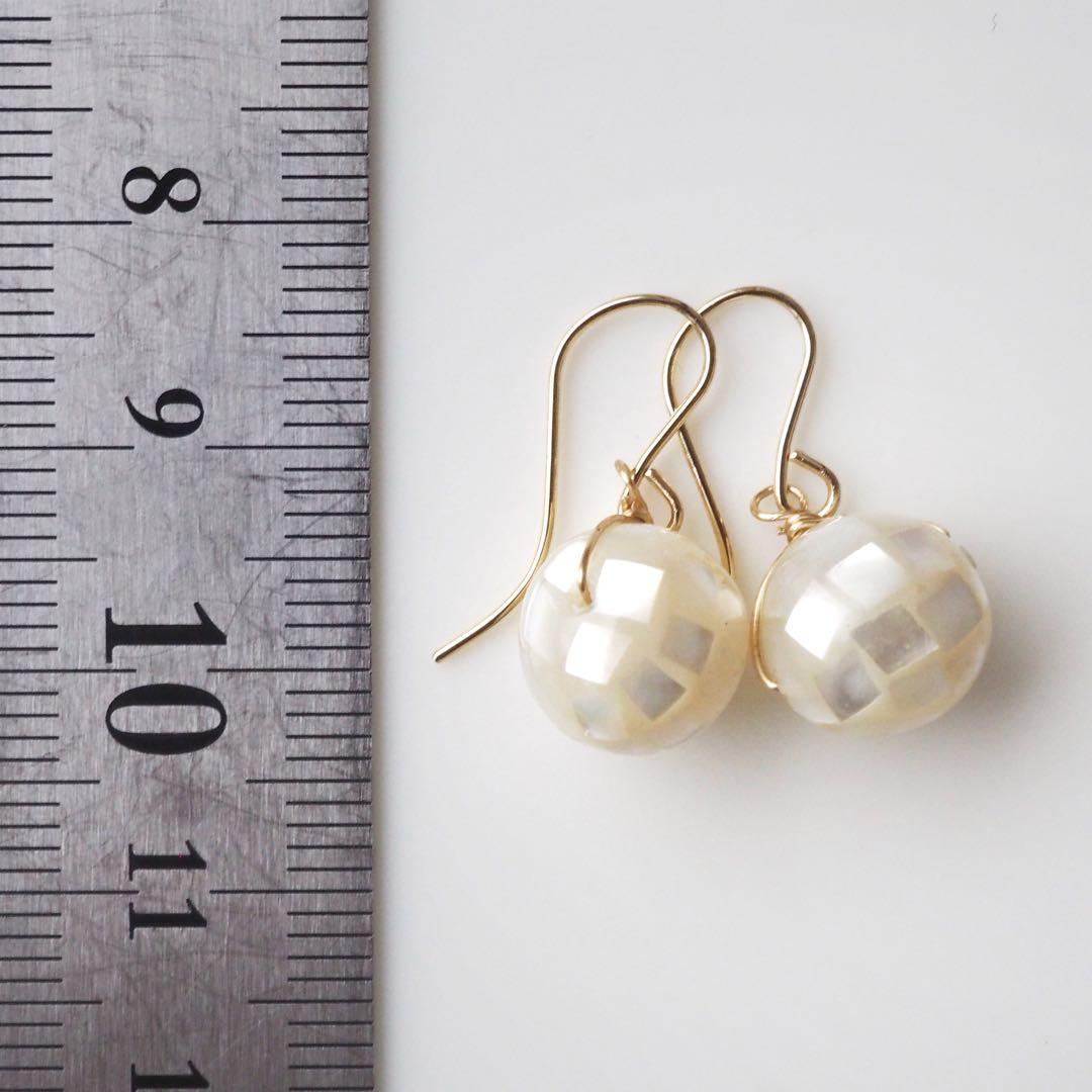 【はくとん( 'ω')ŧ‹\"ŧ‹\"】モザイクホワイトシェルのイヤリング