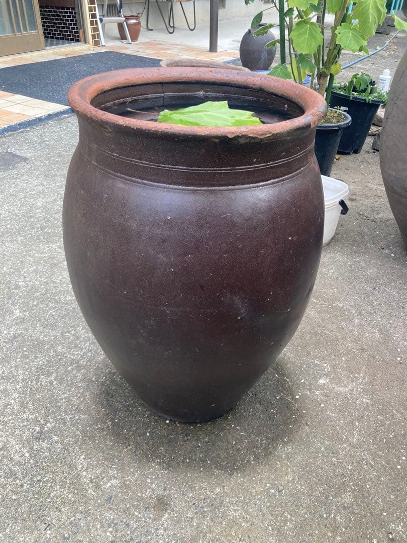 存在感抜群！時代物 陶器の大型甕 古い壺 。茶褐色。和モダン 62センチ