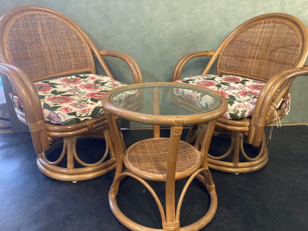 ラタン 回転チェア2脚＆ガラステーブルセット 花柄クッション付き 籐家具