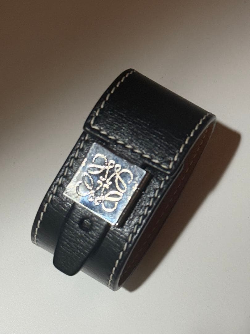 ロエベ レザーブレスレット アナグラム ブラック　黒