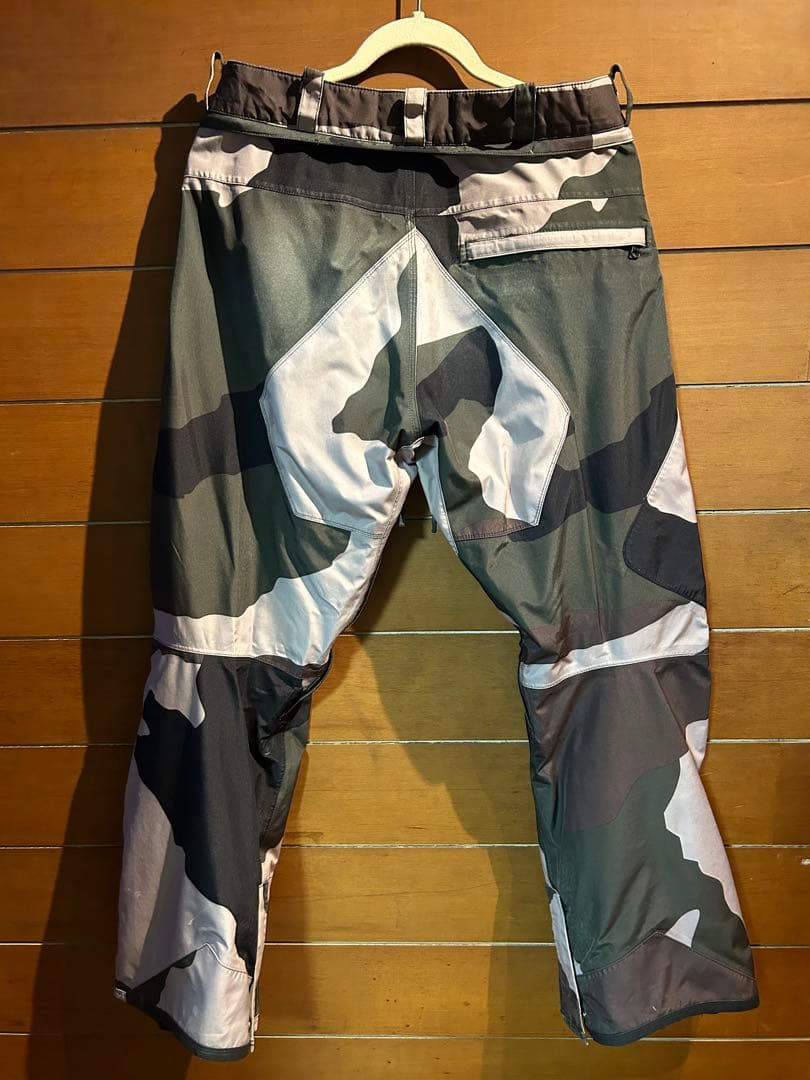 VOLCOM GORE-TEX 迷彩 スノーボードパンツ